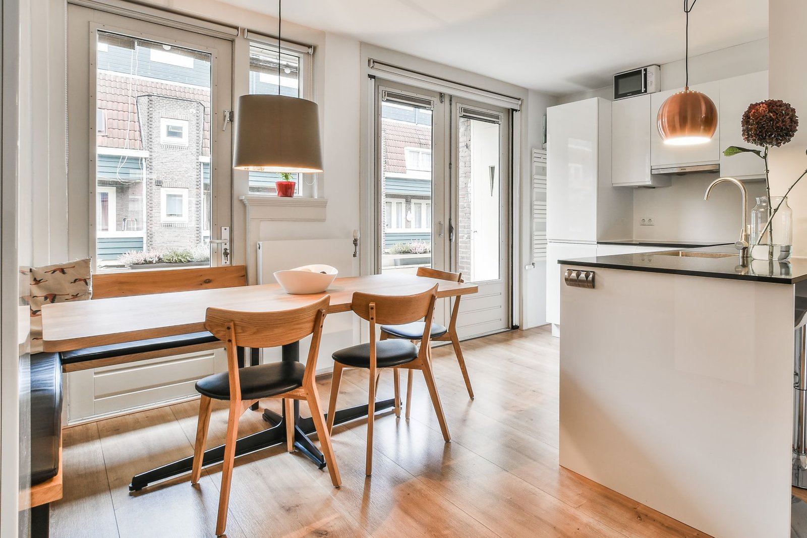 cozy-dining-room-modern-apartment
